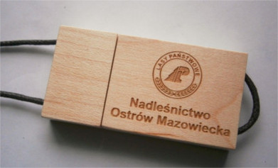 Pamięć USB Pendrive w obudowie z drewna z grawerem